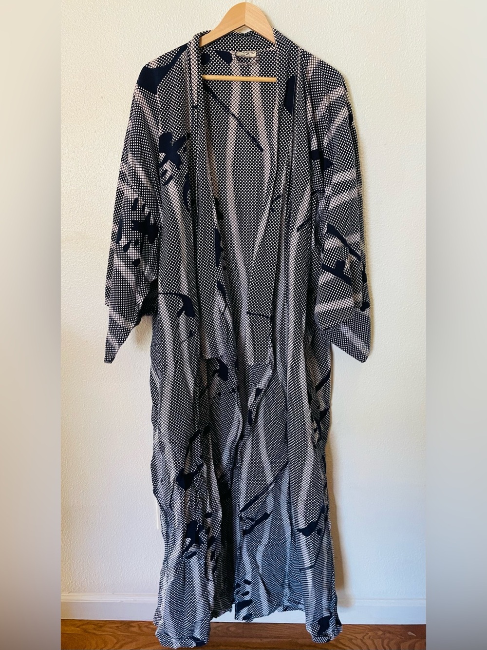 Vtg Authentic FP In Tokyo Kimono Robe Blue & White 58 Inch Length No Sash Cotton